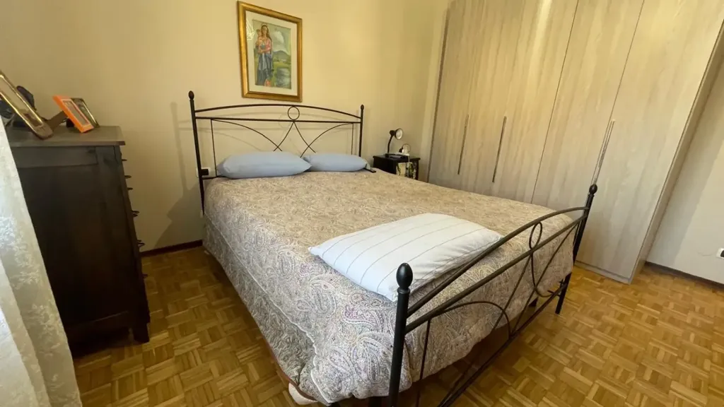 Chambres - Modernised Apartment with Balcony in Piacenza