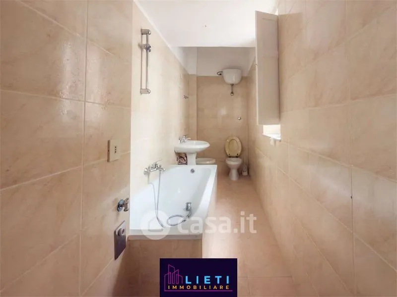 Salles de bain - 2-Bedroom Flat with Internal Balcony in Taranto