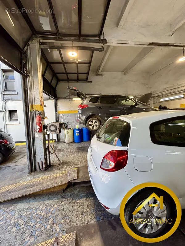 Garage - Immeuble de Rapport avec Local Commercial à Arras
