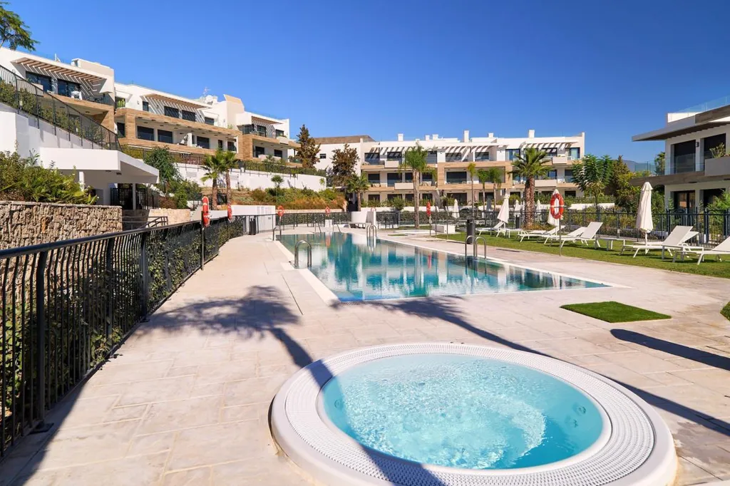 Piscina - Modern Apartment with Sea Views in Estepona