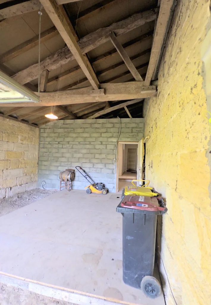 Garage - Maison de charme avec dépendances à Nérigean