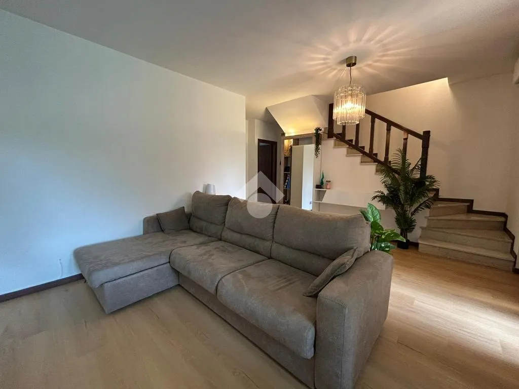 Elutuba - Semi-detached Villa with Solar Panels in Brescia