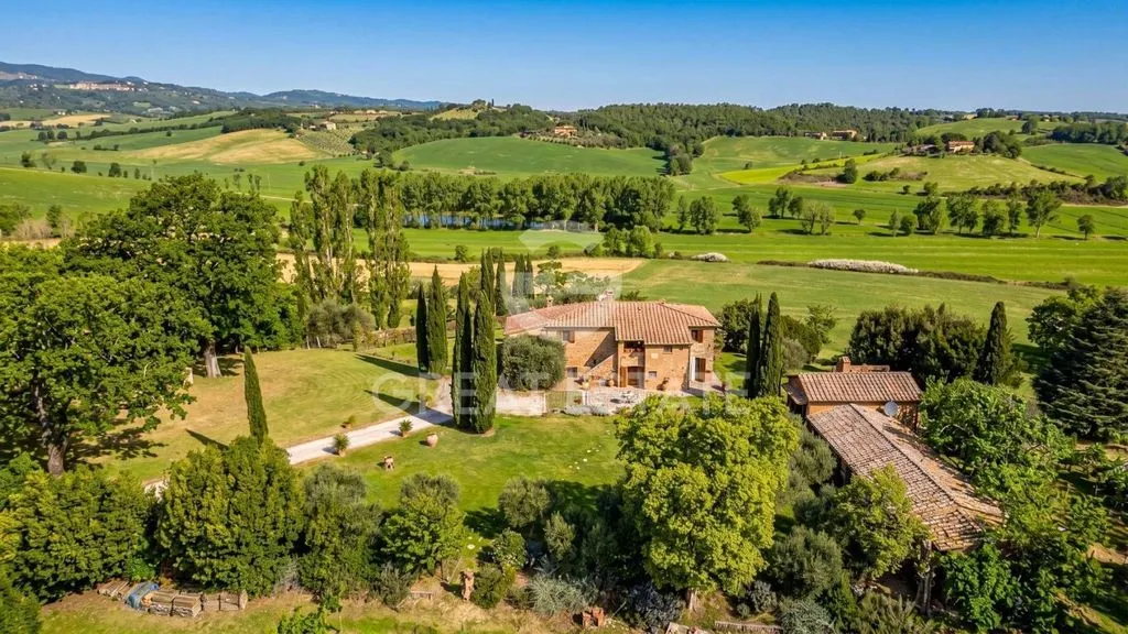 Õhuvaade - Restored Tuscan Casale with Panoramic Views in Chiusi