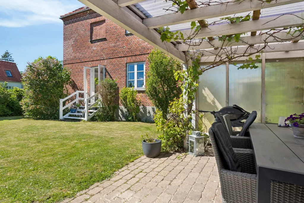 Terrass - Classical Villa with Quiet Setting in Hvidovre