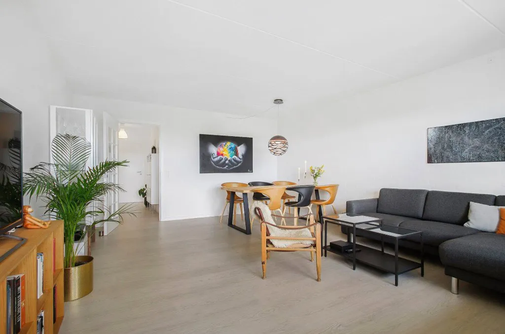 Elutuba - Condo with South-Facing Balcony in Hasseris