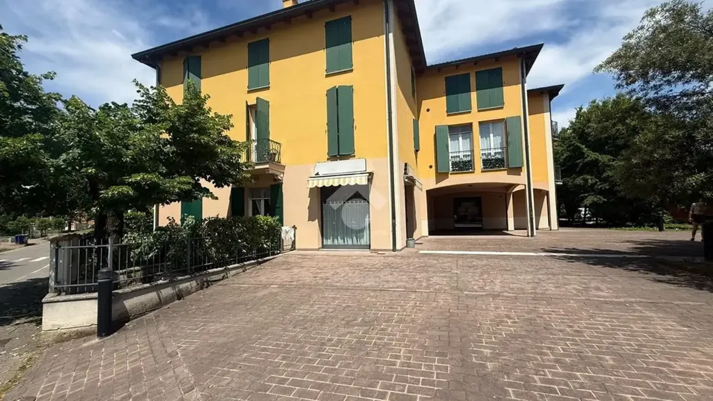 Extérieur - Trilocale with Balconies in Gattatico