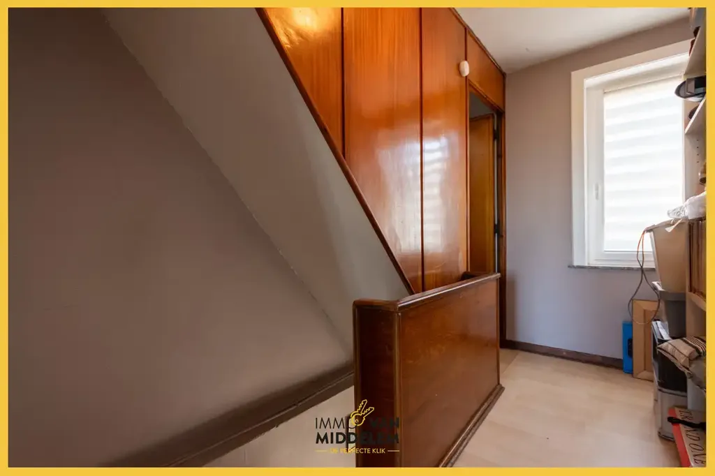 Pièces - Appartement avec 3 Chambres et Zolder Inconstructible à Proximité des Transports