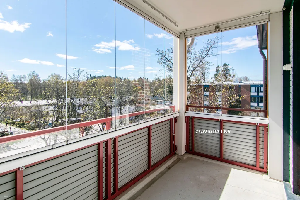 Balcon - Spacious Apartment with Balcony in Vantaa