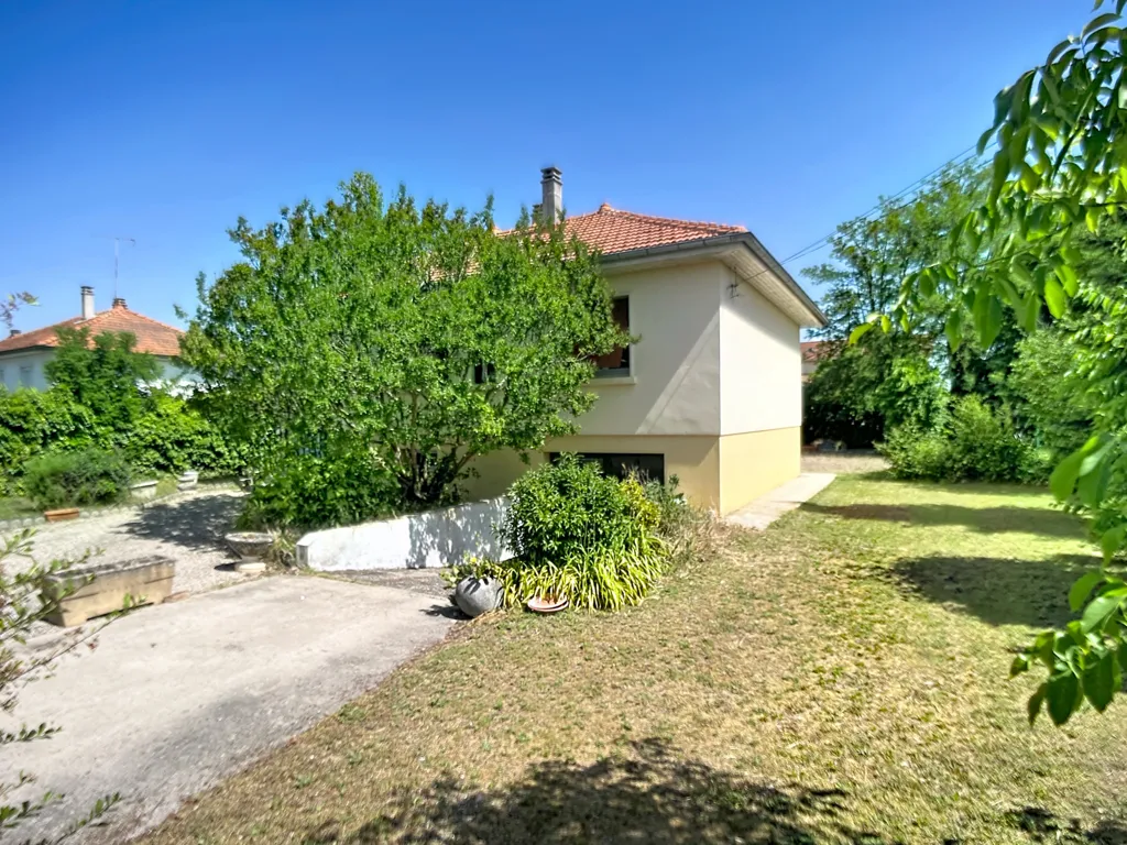 Garden - House with Garden in Chavanoz