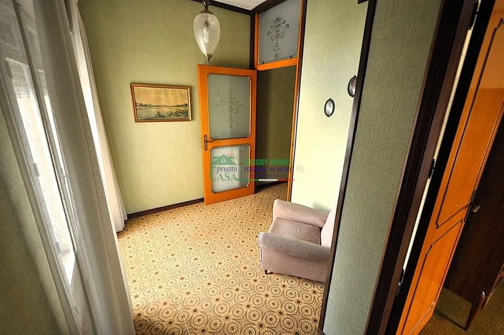 Entrée - Apartment with Perimeter Balcony in Ragusa