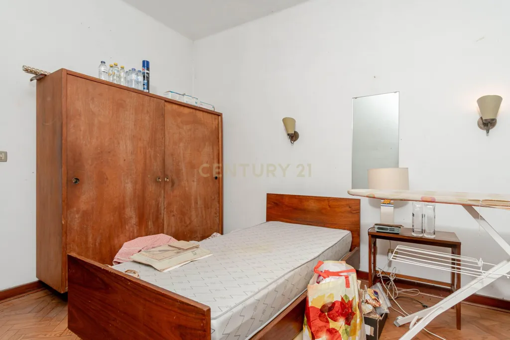 Magamistoad - T6+1 House with Garden in Alfragide Norte