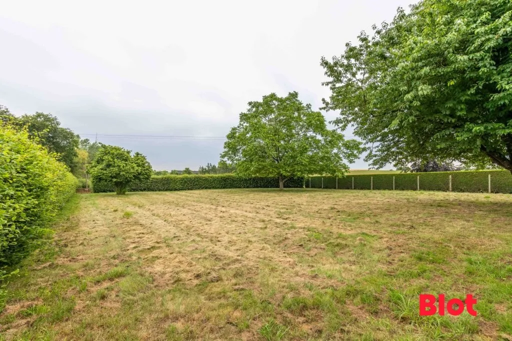 Aed - Charming Longère with Potential in Iffendic