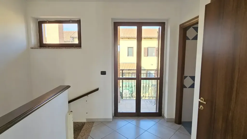 Esik - Detached Villa with Private Garden in Cigliano