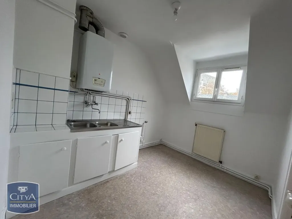 Kitchen - Two-Bedroom Flat with Balcony in Beauvais