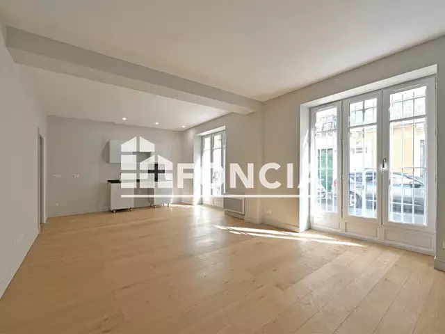 Séjour - Appartement avec Cour Privée en Centre-Ville de Montpellier