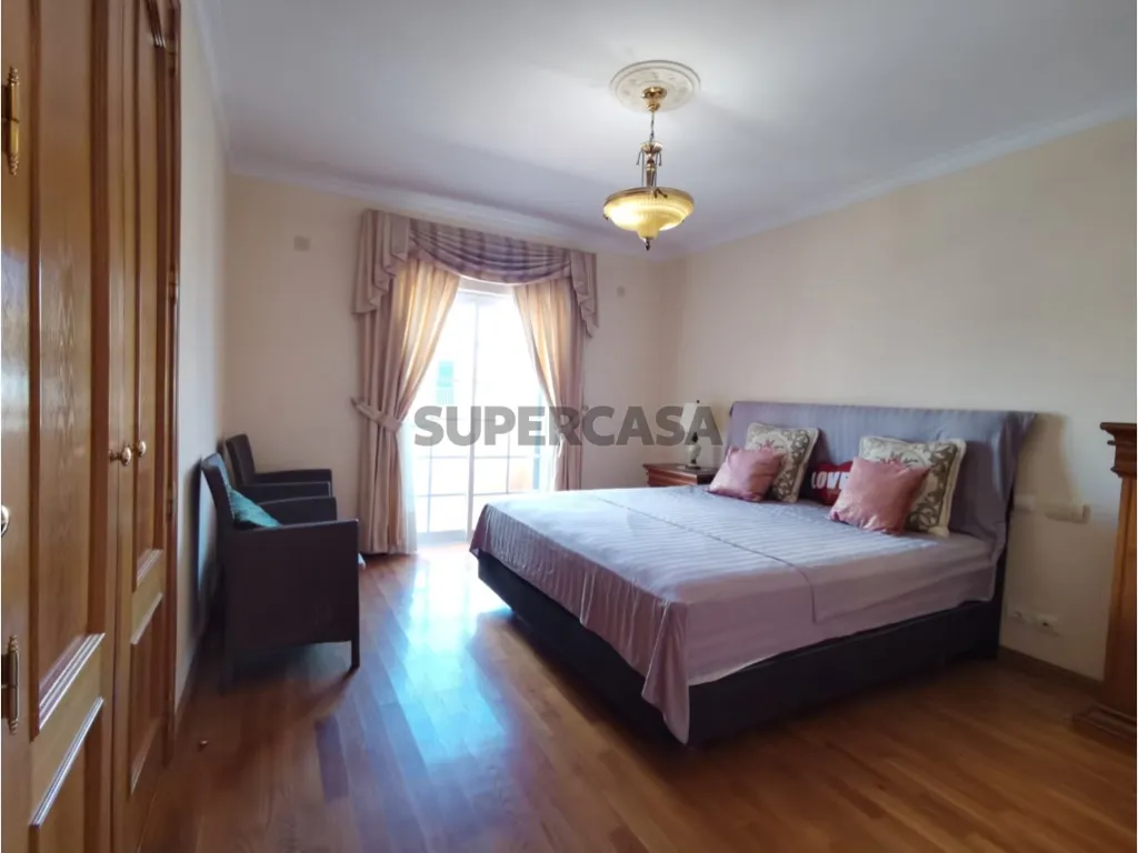 Magamistoad - Five-Bedroom House with Pool in Cascais