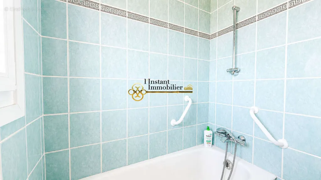 Bathrooms - House with Panoramic View in Carantec