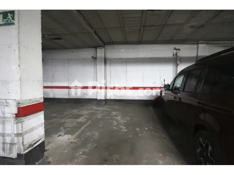 Garage - Apartment with Private Garage in Ciudad Jardín