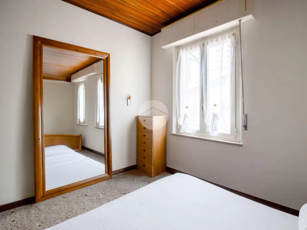 Chambres - Spacious 4-Room Apartment with Garage in Atri