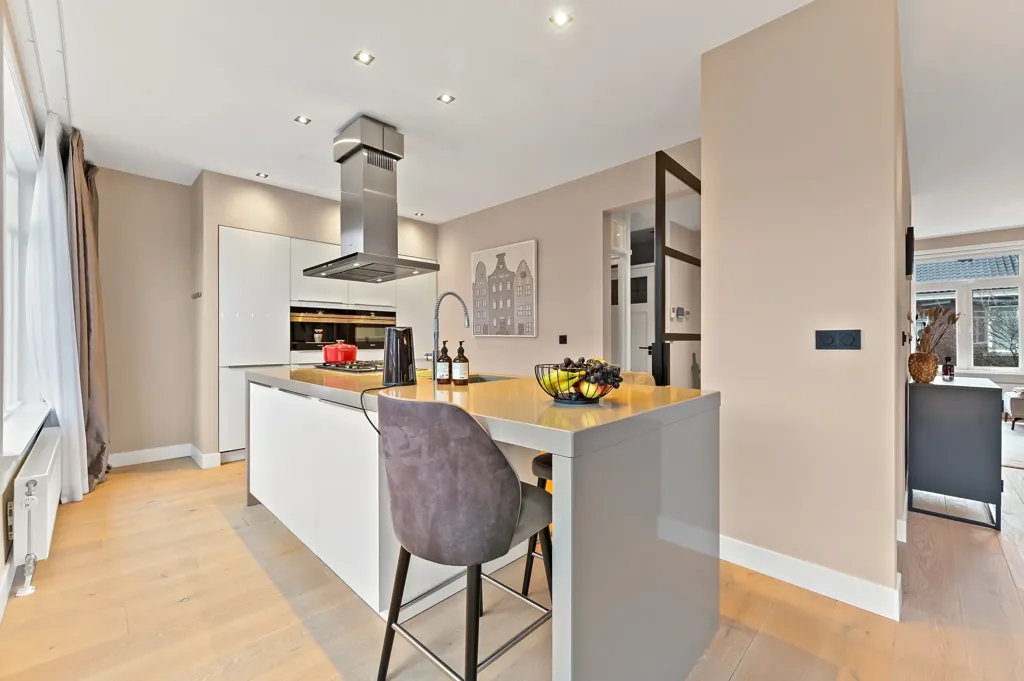 Cuisine - Renovated Apartment with Balcony in Blijdorp