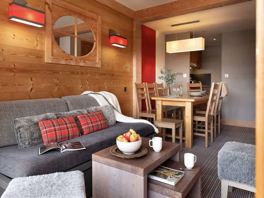 Séjour - Appartement Type 2 avec Balcon en Bail Commercial à Cannes