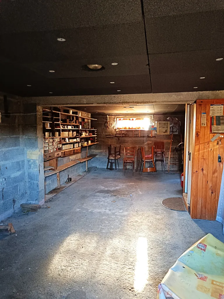 Garage - Pavillon avec Jardin à Mesvres