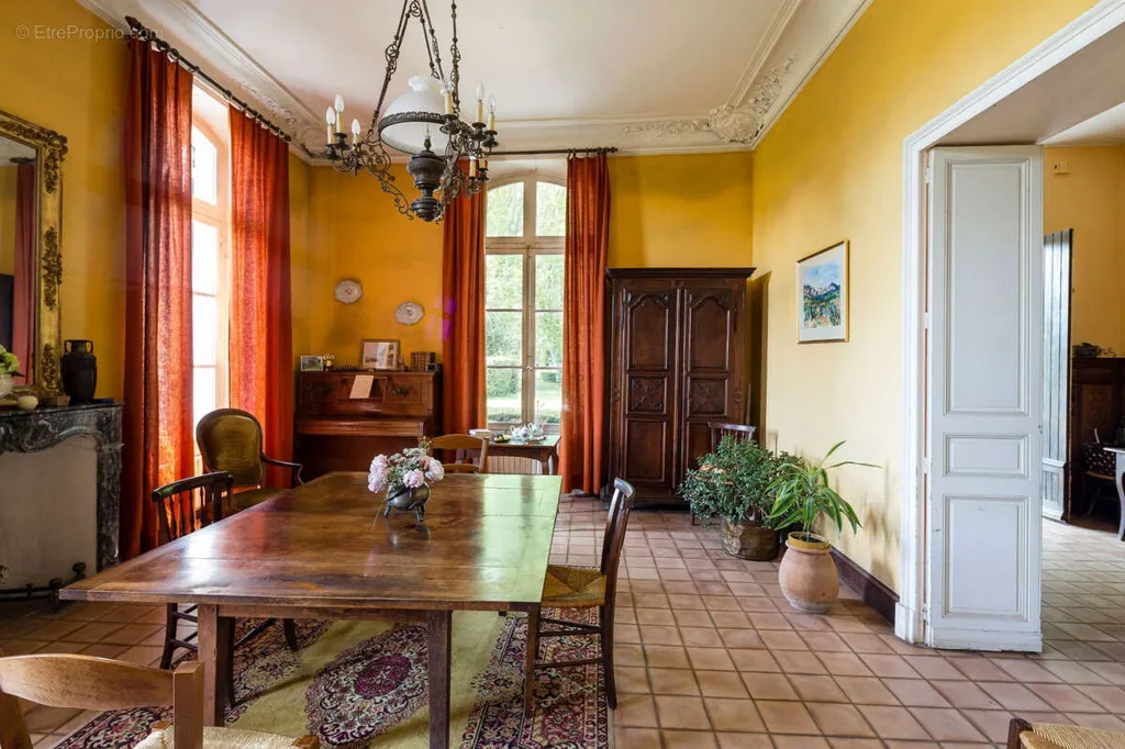 Salle à manger - Maison historique avec vignoble à Beaumes-de-Venise