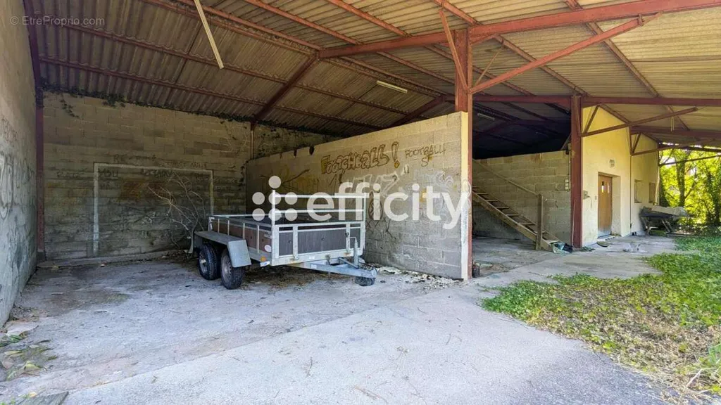Garage - Hangar avec Double Garage et Mezzanine à Reyssouze