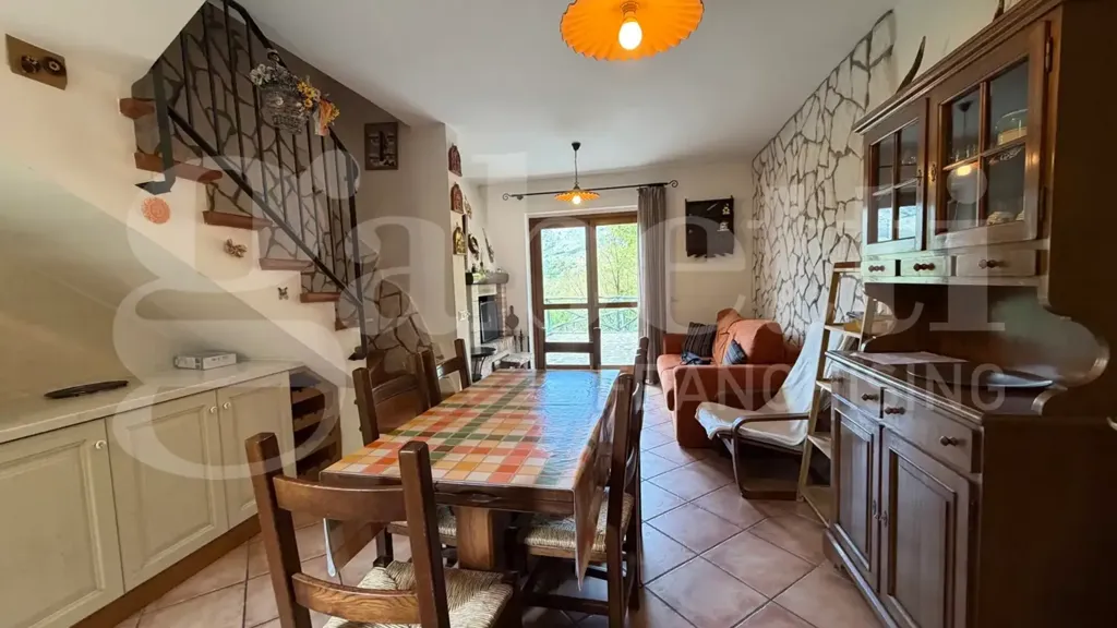Salle à manger - Panoramic Semi-Detached Villa in Rocca Di Cambio
