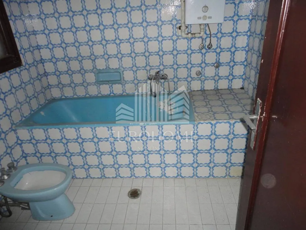 Salles de bain - Three-Bedroom Flat with Central Heating in Donji Grad, Zagreb
