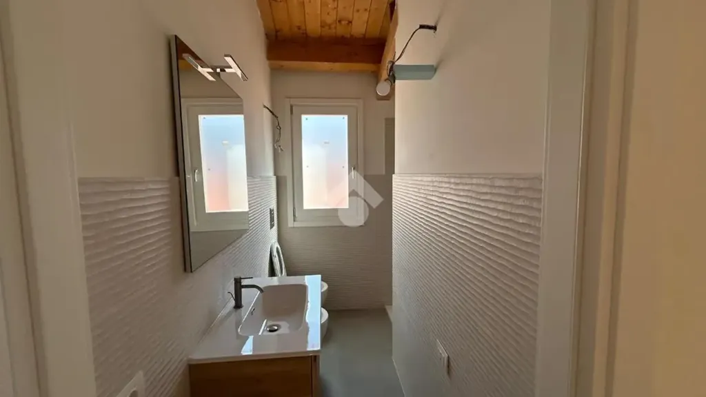 Bathrooms - Modernised Bilocale with Balcony in Cagliari