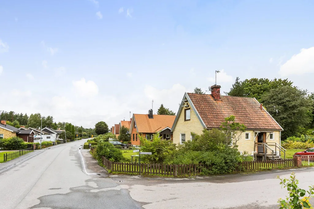 Extérieur - 1.5-Storey Villa with Corner Plot in Gimo