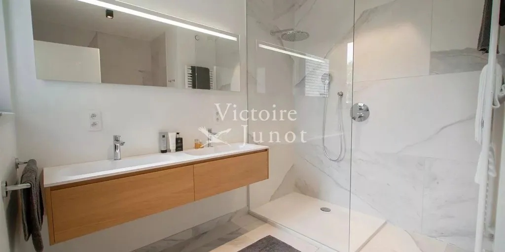 Salles de bain - Appartement avec Terrasse et Jardin à Sterrebeek