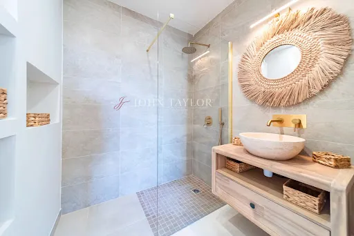 Vannitoad - Luxury Villa with Pool in Gordes