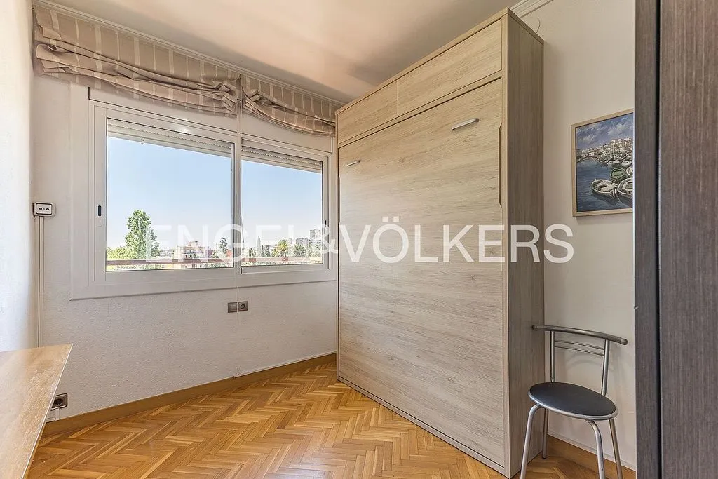 Apartment with Pool in La Maternitat i Sant Ramon