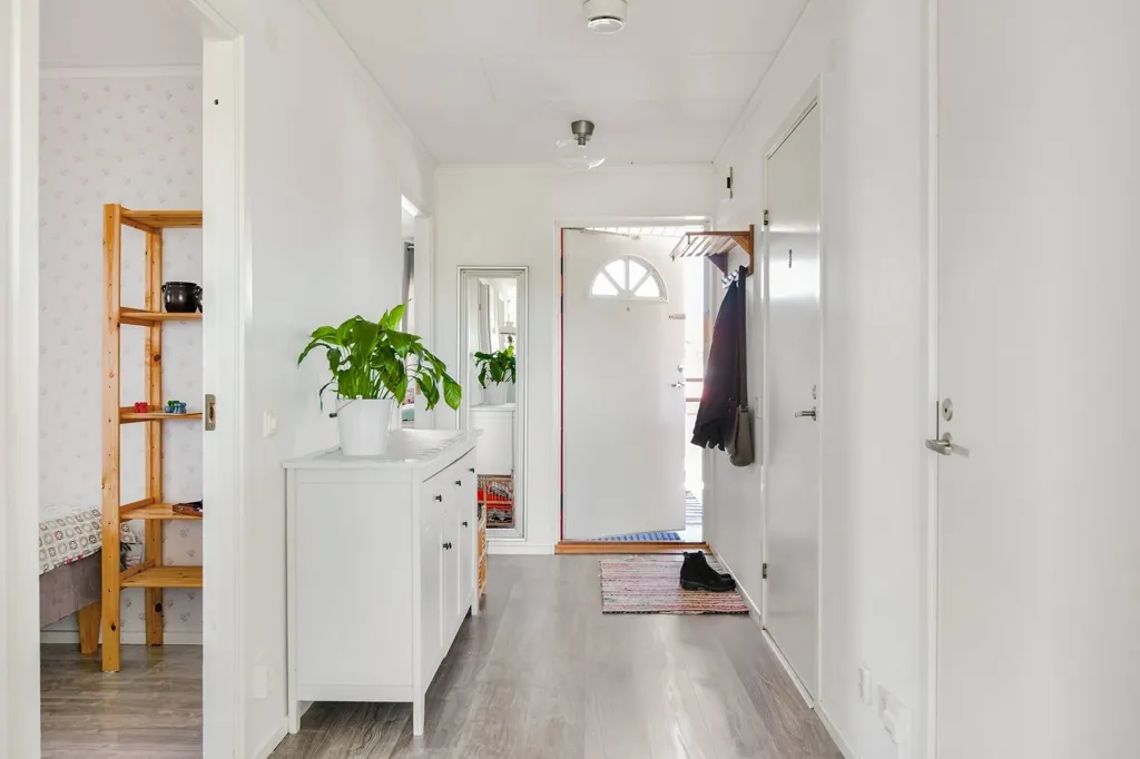 hallway_entrance
