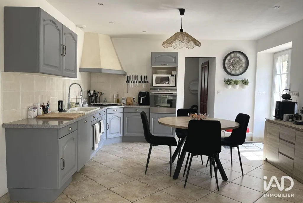 Cuisine - Maison Rénovée en Pierre avec Jardin à Vouillé