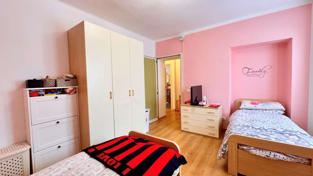 Camere da letto - Three-Room Apartment with Balcony in Breno