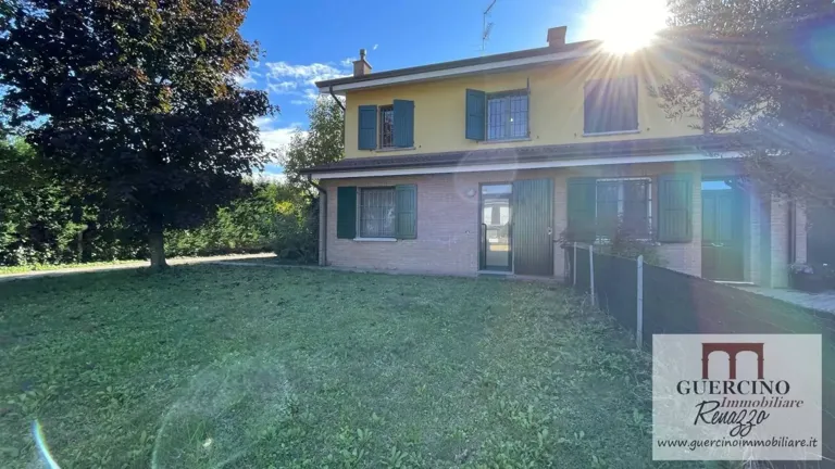 Villa a schiera con giardino a Finale Emilia
