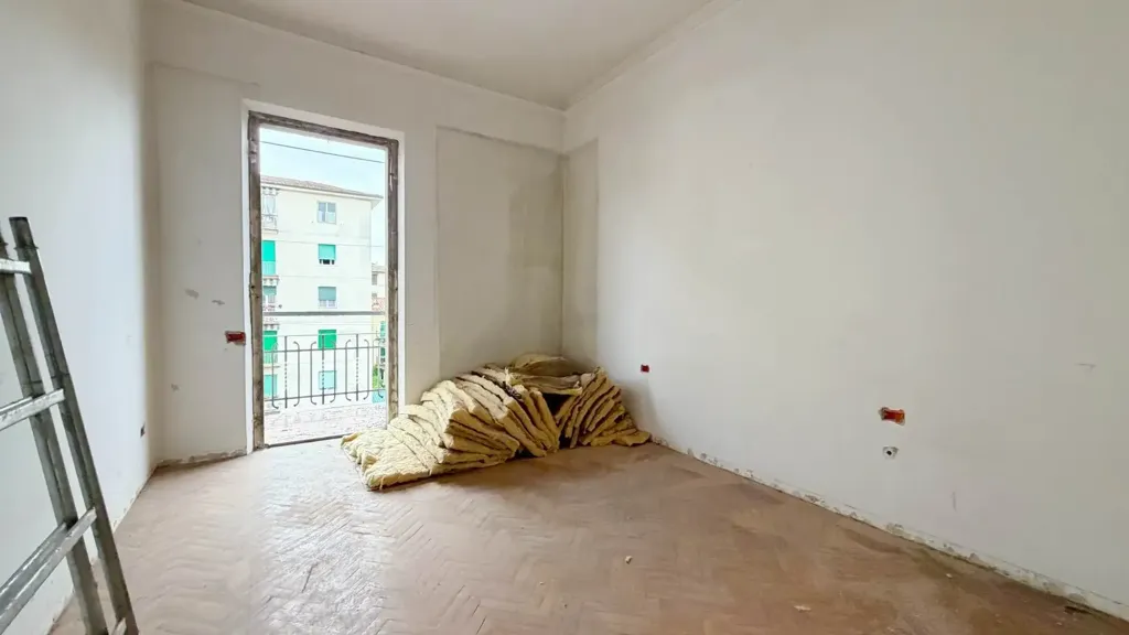 Pièces - Rear-Facing Apartment with Balcony in Florence