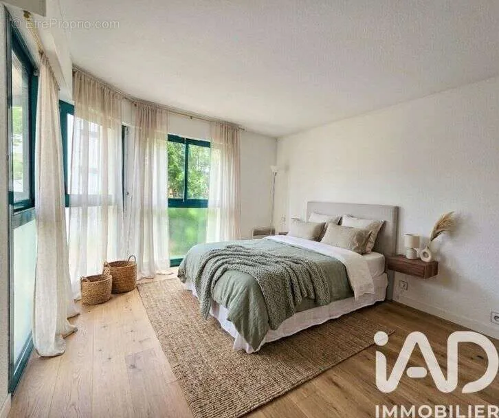Magamistoad - 3-Bed Apartment with Private Parking near Royan Beach