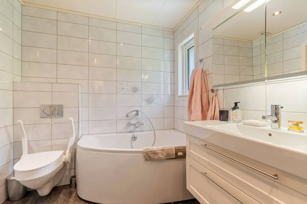 Bagni - Quiet Villa with Garden in Langevåg