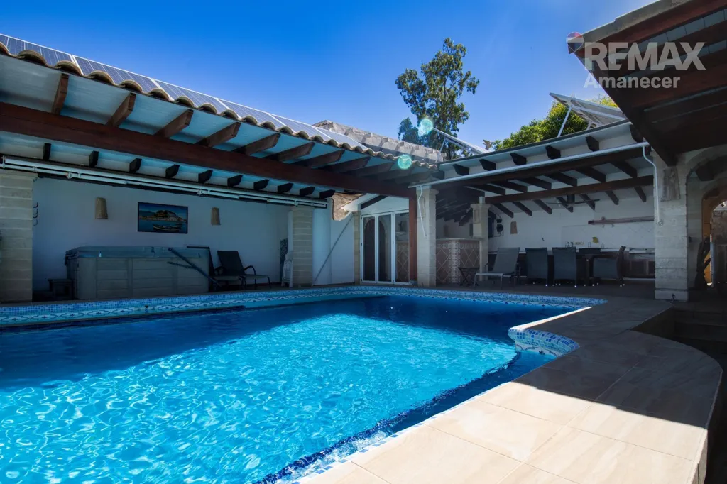 Bassein - Dual Villa with Pools in Las Rotas, Dénia