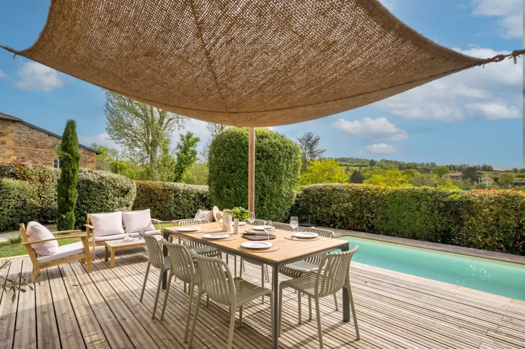 Bassein - Renovated House with Pool in Legny