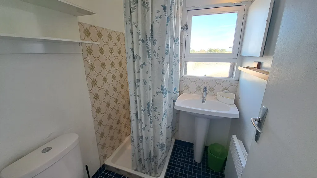 Baños - 3-Bed Apartment with Sea View in Saint Palais-sur-Mer