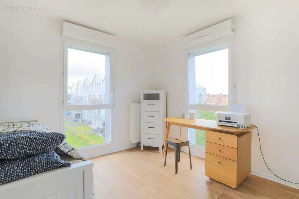 Kabinet - 4-Piece Apartment with Balcony near Lille