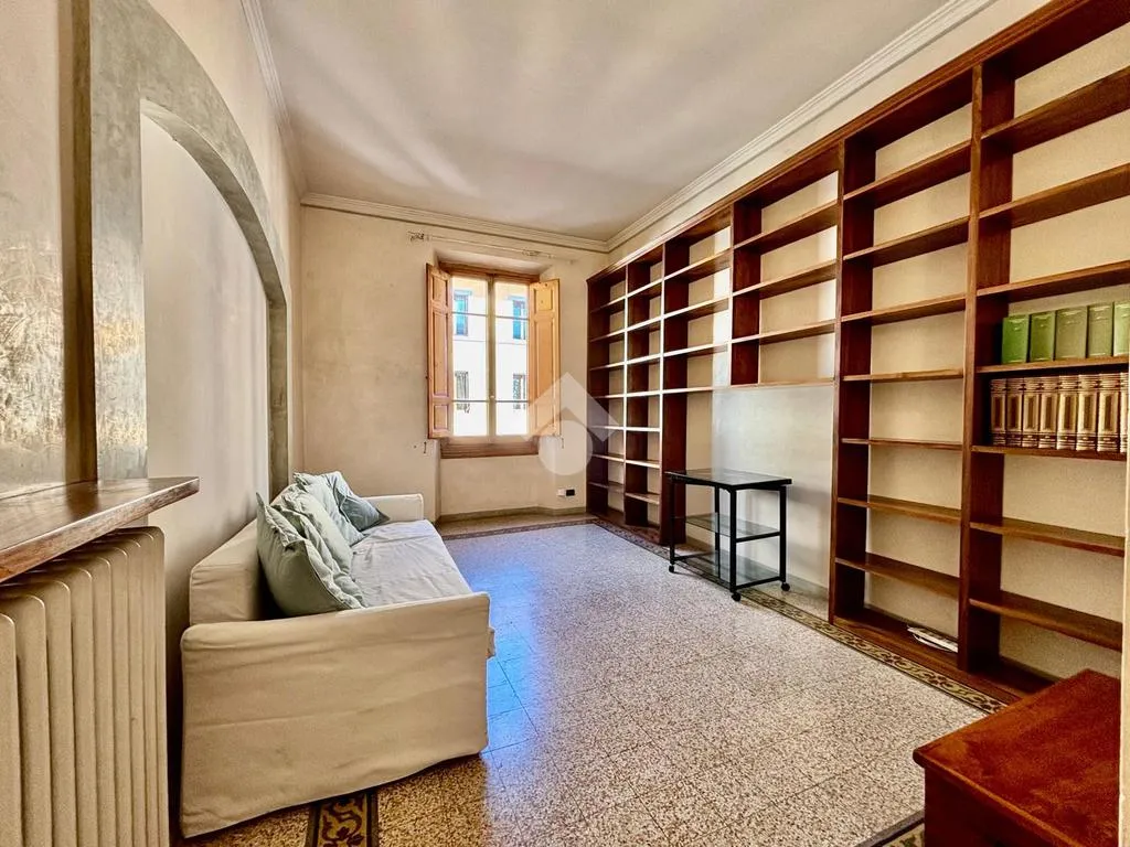 Bureau - 1930s Apartment with Balcony in Florence