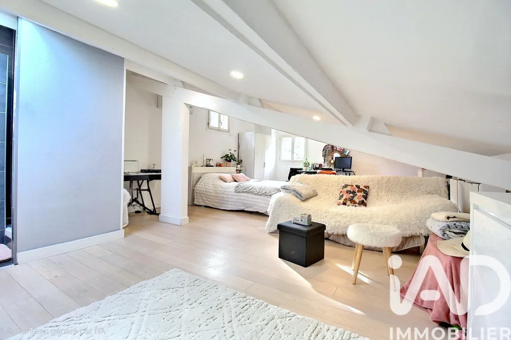 Rooms - Detached House with Pool in Auriol
