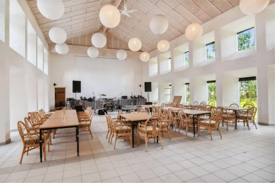 Sala da pranzo - Educational Facility with Unique Architecture in Gånsager