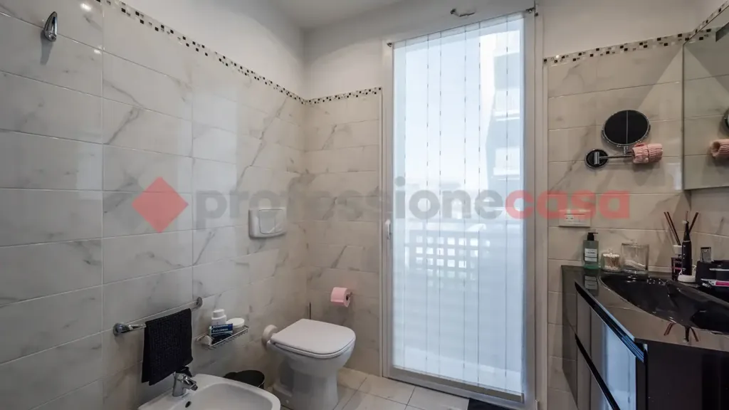 Bagni - Modern 3-Bedroom Apartment in Buccinasco